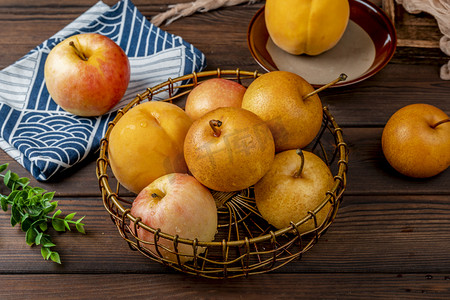 香脆秋季水果梨清甜可口食材摄影图配图