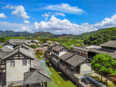 浙江象山影视城古建筑蓝天白云白天古建江南水乡风光摄影图配图