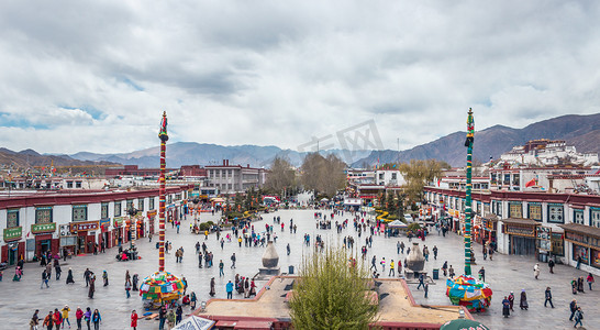 大昭寺摄影照片_大昭寺广场中午广场拉萨摄影摄影图配图