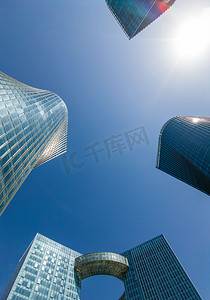 银行楼摄影照片_重庆悦来仙桃数据谷中心科技楼上午写字楼室外拍摄摄影图配图