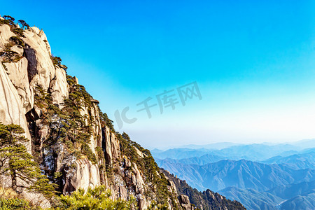 自然风光晌午山峰山区摇动摄影图配图