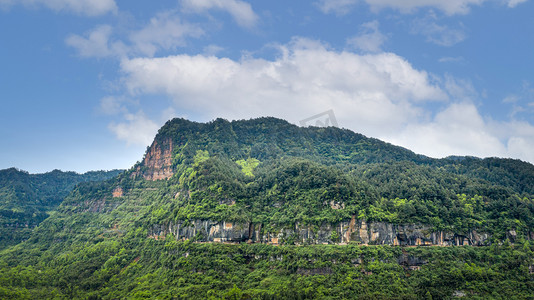 山峰河流摄影照片_重庆綦江白云观公园下午山峰室外旅游摄影图配图