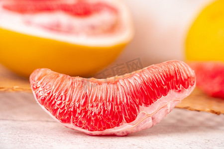 水果白天红柚果肉室内食品摄影图配图