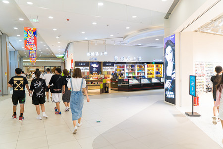 购物中心白天店铺分布购物广场购物摄影图配图