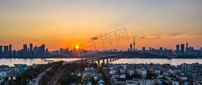 现代建筑摄影照片_武汉城市建筑夕阳建筑长江大桥航拍摄影图配图