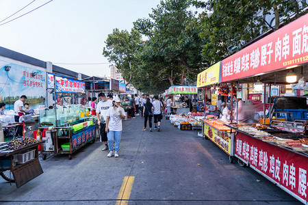 各地小吃摄影照片_夜市傍晚夜市夜市购物摄影图配图