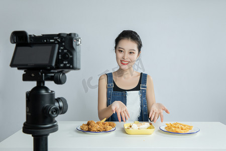 吃货节排版摄影照片_直播美食吃播介绍美食平拍摄影图配图