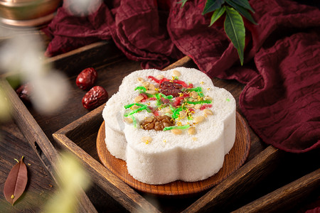 美食重阳节重阳糕木盘摆放摄影图配图