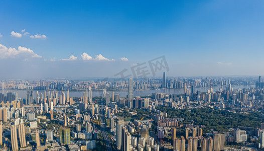 晴天摄影照片_武汉城市建筑晴天建筑群汉口航拍全景摄影图配图