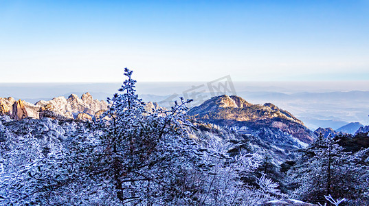 冬季天亮山峰山区摇动摄影图配图