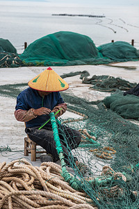 打渔的人摄影照片_北麂岛补网的人下午渔民海岛无摄影图配图