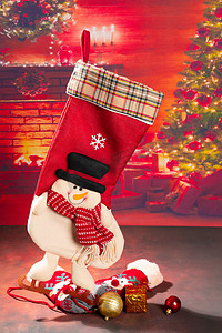福彩彩球摄影照片_圣诞节白天圣诞袜室内手套摄影图配图