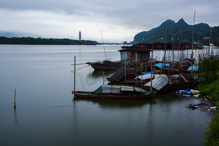 英德psd摄影照片_清远英德北江渔船渔村摄影图配图