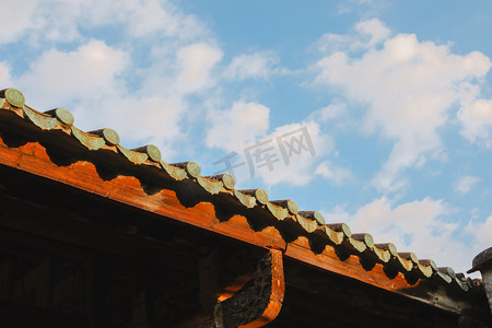 中式老建筑摄影照片_屋檐白天房子潮汕德安里摄影图配图