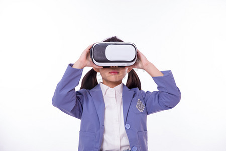 VR眼镜虚拟科技未来科技小学生科技人像摄影图配图