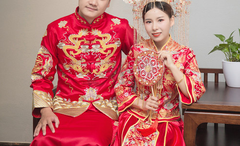 新娘结婚婚礼秀禾人像中式摄影图配图