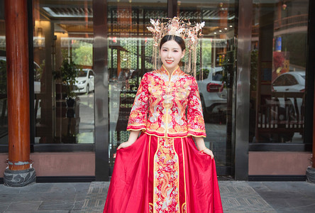 中式婚礼摄影照片_新娘结婚婚礼人物中式摄影图配图