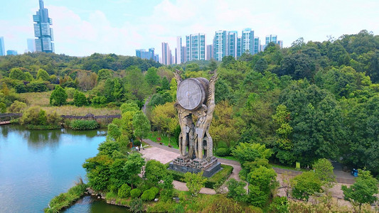 贵阳航拍摄影照片_震撼航拍贵阳观山湖公园苗族鼓民族特色侧拍