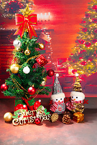 圣诞节手套摄影照片_圣诞节白天圣诞树室内节日装饰摄影图配图