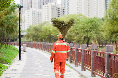 环境卫生治理摄影照片_环境卫生环卫工人劳动者环卫工人节垃圾清扫摄影图配图