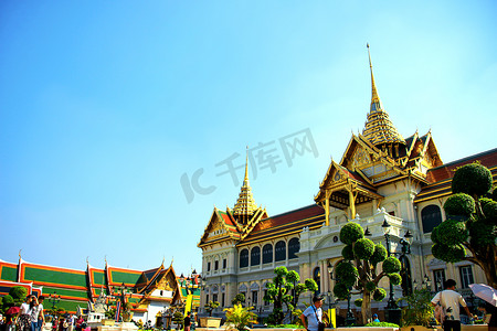 国外建筑摄影照片_泰国晌午皇宫泰国旅游地标摄影图配图