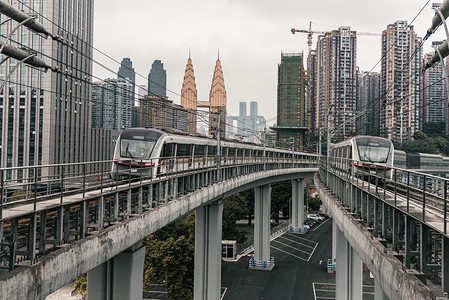 重庆火车摄影照片_列车下午轻轨城市静物摄影图配图