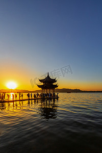 浙江旅游摄影照片_秋季风光下午集贤亭景区内摇动摄影图配图