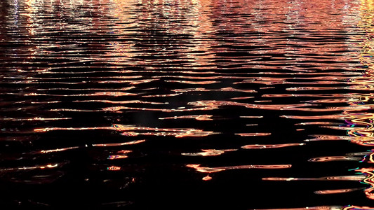 光影倒影夜景湖面光影倒影夜景湖水景色白天湖水石头户外水面摄影图