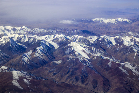 新疆白天雪山雪山看雪山摄影图配图