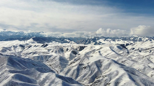 自然风景摄影照片_新疆雪山风景