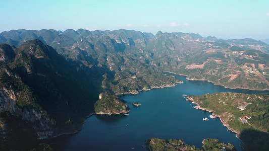 喀斯特地貌湖泊大气风景