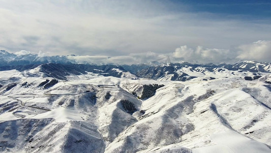 新疆彩棉摄影照片_新疆雪山风景