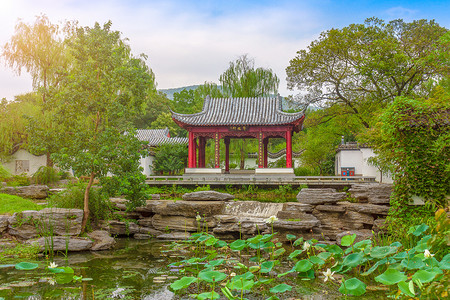 南京机场摄影照片_南京钟山风景名胜区明孝陵红楼艺文苑摄影图配图