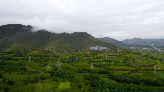 山西旅游摄影照片_山西浓雾笼罩下的太行山农田