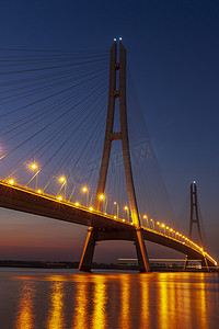 南京大胜关长江大桥夜景长桥卧波星光闪耀中景摄影图配图