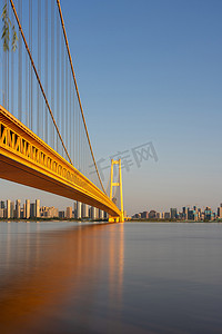 桥梁摄影照片_武汉城市建筑晴天建筑杨泗港竖屏摄影图配图