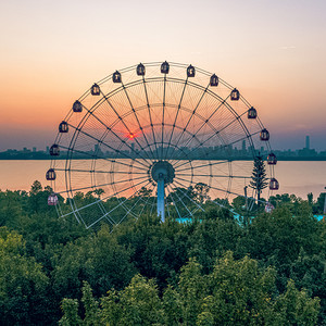 城市航拍武汉摄影照片_武汉城市建筑夕阳建筑摩天轮航拍摄影图配图