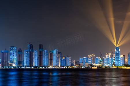 武汉城市建筑夜晚建筑群江景全景摄影图配图