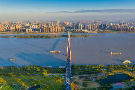 武汉城市建筑白天建筑白沙洲大桥俯拍摄影图配图