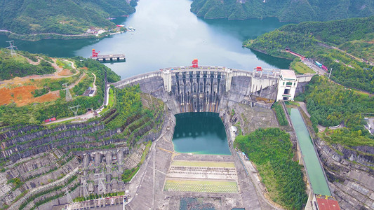 水源和土壤污染摄影照片_水库水资源绿水青山