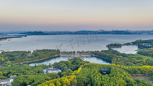 武汉城市风景区白天5A景区东湖航拍俯拍摄影图配图