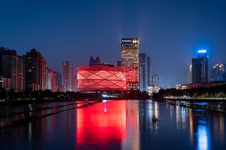 水果湖摄影照片_武汉城市建筑夜景建筑汉街剧院俯拍摄影图配图