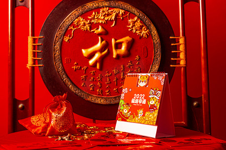 春节喜庆红包福袋摄影照片_新年2022红包日历摄影图配图