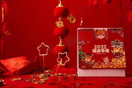 红包钱摄影照片_2022新年日历灯笼创意背景摄影图配图