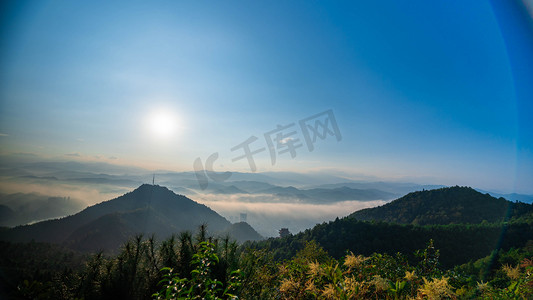 4a景点摄影照片_太阳初升清晨日出洪江山村4A景区摄影图配图