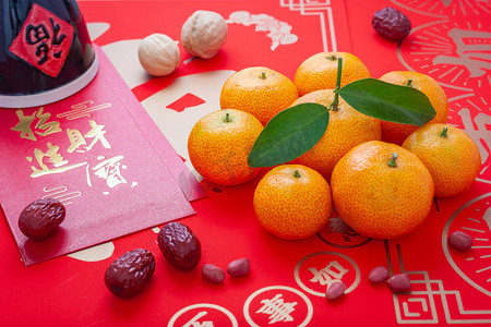红色新年摄影照片_春节年货食品组合摄影图配图