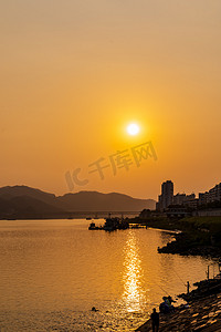 秦淮江景摄影照片_黄昏夕阳江景风光徬晚摄影图配图