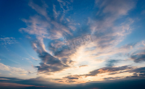 水墨天空免抠素材摄影照片_天空日出日落傍晚早上黄昏晚霞蓝天摄影图配图