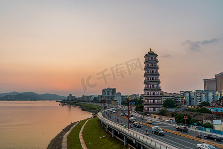 肇庆市高要区摄影照片_肇庆建筑黄昏崇禧塔徬晚摄影图配图