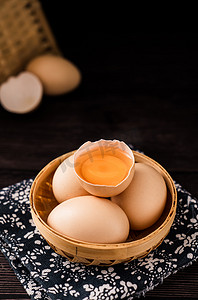 鲜蛋食品蛋黄鸡蛋食材摄影图配图
